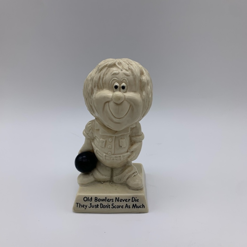 Vintage 1971 R & W Berries “Old Bowlers Never Die” Statue Figurine #836 USA